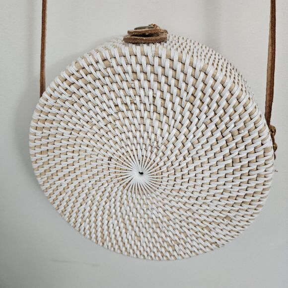 Round Straw Bag White Wicker Rattan Handwoven Crossbody Beach Boho Resortwear - Picture 4 of 9